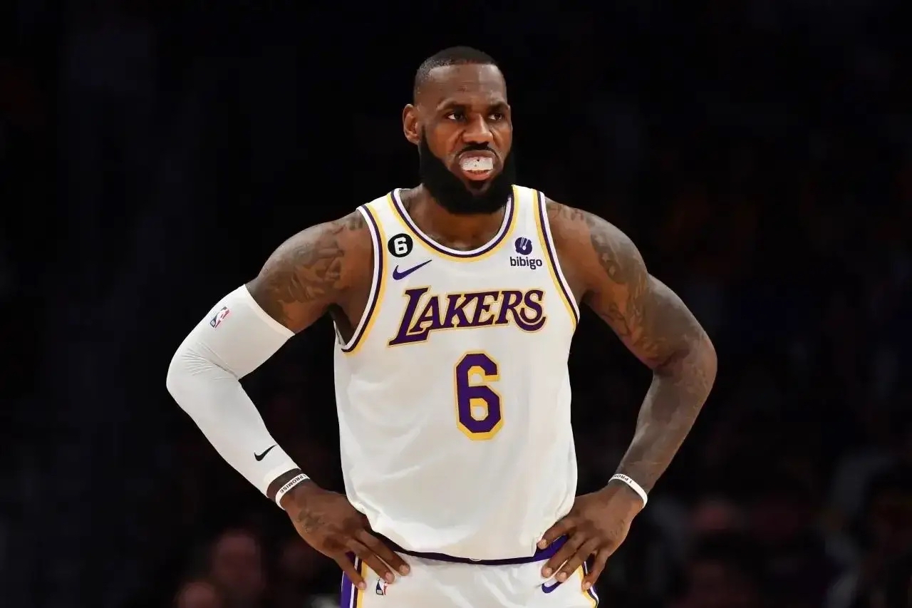 开云-勇士教练压力巨大！，Karsa遭遇二十持续失利比赛高潮迭起-开云